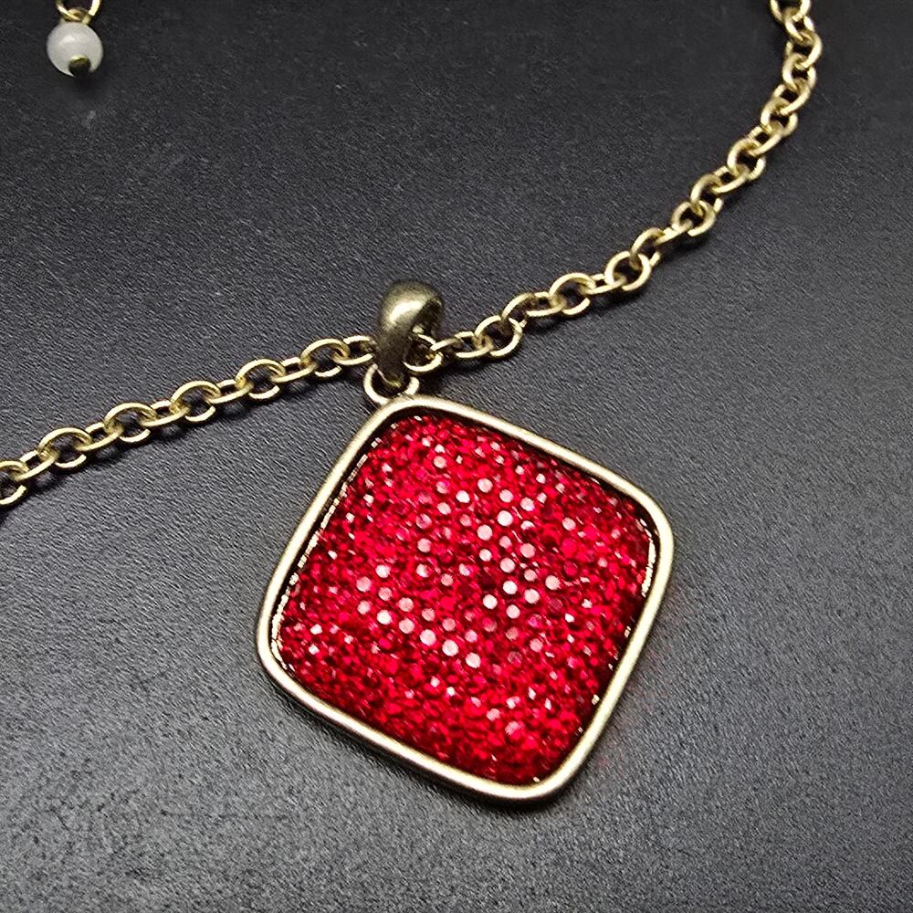 Avon Red Square Glistening Pendant Necklace In Box NOS NWT